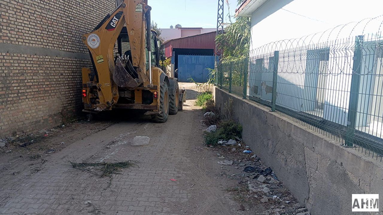 Karataş Belediyesi’nden Karagöçer Mahallesi’nde Kapsamlı Temizlik Çalışması