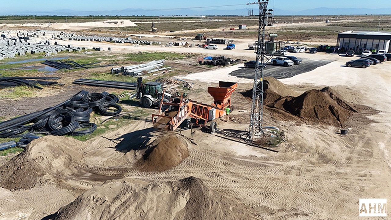 Köşger, Karataş Tarıma Dayalı İhtisas Sera Bölgesi’nde İncelemelerde Bulundu