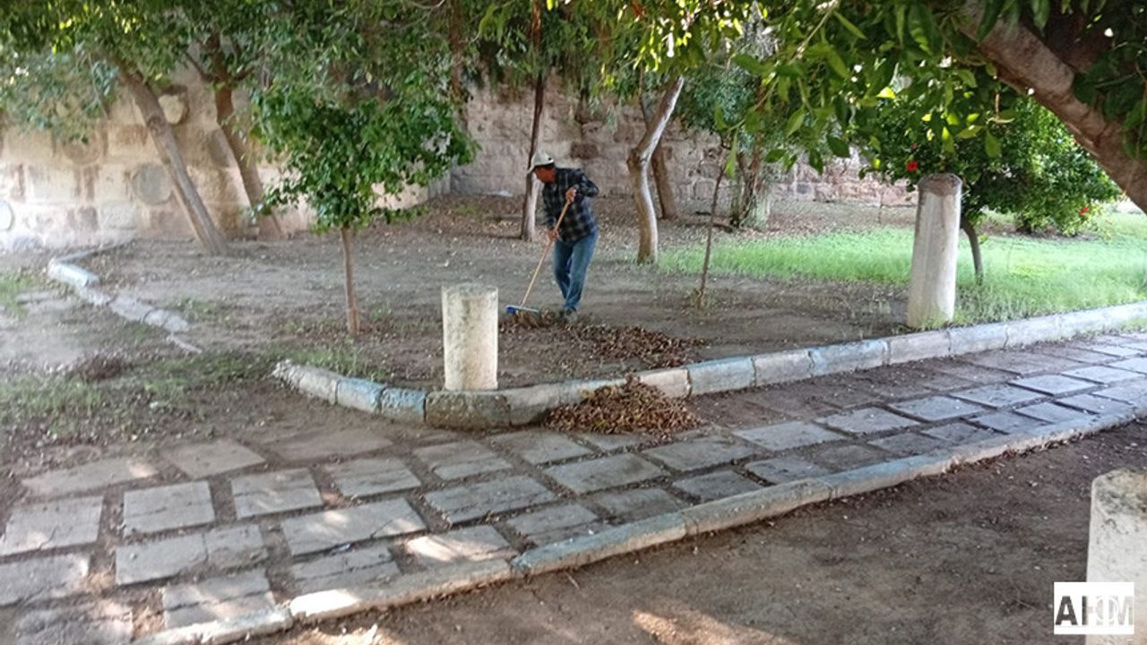 Yumurtalık Belediyesi’nden Kapsamlı Temizlik Çalışması