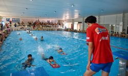 Adana'da Ücretsiz Yüzme Kursları Başladı