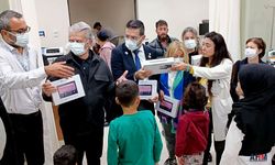 Hasta Çocuklar Hediye Tabletle Morallendi