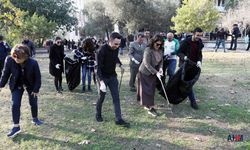 Rektör Tuncel, Öğrenciler ve Personellerle Kampüs Temizliği Yaptı
