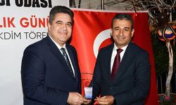 Meslekte 50 ve 30 Yılını dolduran Eczacılara Plaket