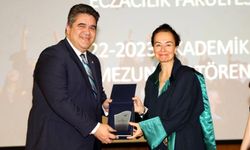 Eczacılık Fakültesinden 54 Yeni Eczacı Mezun Oldu