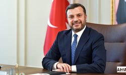 Başkan Fatih Mehmet Kocaispir'e Adaylığı Tebliğ Edidi