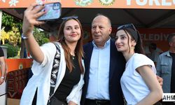 Başkan Ali Demirçalı Karnaval Standında Vatandaşla Buluştu