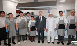 İşçilerle Yemekten "Mesaj" Çıktı
