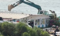 Karataş Kaymakamlığı, Ormanaltı Plajı’ndaki İzinsiz Yapılara Müdahale Etti