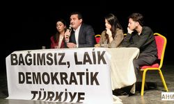 Seyhan’da “68’den Bugüne Gençlik Hareketi” Paneli Gerçekleştirildi