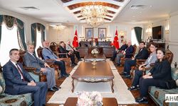 Vakıflar Haftası Kutlamasında Vali Köşger'e Ziyaret