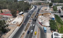 Adana’nın İlk Modern Yaya Üst Geçidinde Çalışmalar Sürüyor