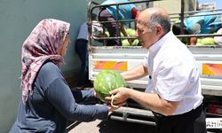 Ali Demirçalı Ücretsiz Karpuz Dağıttı