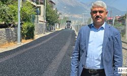Pozantı Belediyesi’nden Yol Çalışması: Kurtuluş Mahallesi’nde Sıcak Asfalt