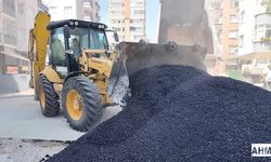 Çukurova Belediyesi Toros Mahallesi’nde Asfalt Yama Çalışmalarını Sürdürüyor