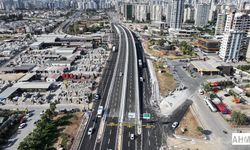 Adana’da Öğretmenler Bulvarı Üst Geçidi Hizmete Açıldı