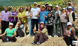 Büyükşehir Belediyesi’nden Kadınlara Destek: Akzambak Yetiştiriciliği Projesi Başladı