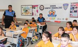 Adana Emniyet Müdürlüğü’nden Öğrencilere Kitap Hediyesi