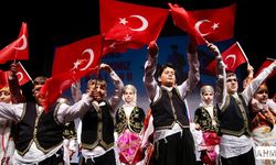Seyhan'da Zafer Bayramı Coşkusu Çocuklarla Birlikte Yükseldi