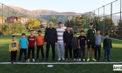 Başkan Avan Fındıklı Mahallesinde Halı Saha Açılışı Yaptı