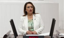 Müzeyyen Şevkin “Vatandaşın Borcu Rekor Kırdı, İşsizlik Tırmandı”