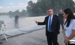 Tarihi Taşköprü’de Sprey Boya Temizliği