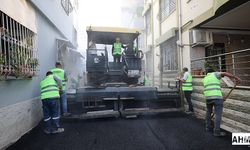 Başkan Ali Demirçalı Seyhan Mahallesi’nde Asfalt Çalışmalarını İnceledi