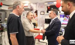 AK Parti İl Başkanı Tamer Dağlı Baraj Caddesi Esnafını Ziyaret Etti