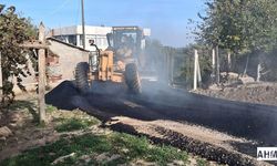 Karataş’ta Yol Çalışmaları Hız Kesmeden Devam Ediyor