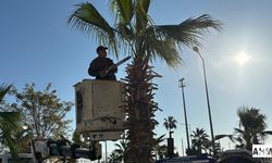 Karataş Belediyesi’nden Atapark ve Güvenlik İçin Ağaç Budama Çalışması