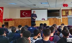 Gazeteci Özke Genç İletişimcilerle Deneyimlerini Paylaştı