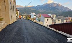 Pozantı’da Asfalt Çalışmaları Tamamlandı: Zafer Mahallesi Karanfil Sokak Yeni Asfaltına Kavuştu