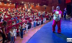 Seyhan Belediyesi’nden Miniklere Tiyatro Keyfi: “Sevimli Tavşanlar” Sahnelendi
