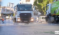 Seyhan Belediyesinden İlçe Genelinde Yoğun Temizlik Mesaisi