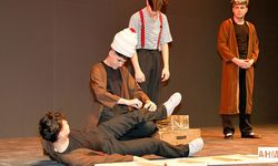 Vali Köşger “Altın Çağ” Tiyatro Oyununu İzledi