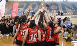Voleybolda Eral Okulları Adana Şampiyonu