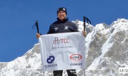Mustafa Turan, Everest Base Camp Tırmanışını Başarıyla Tamamladı