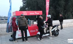 Yüreğir Belediyesi’nden Vatandaşa Sıcak Çorba İkramı