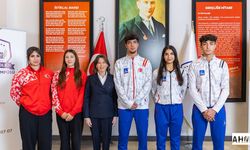 Filiz Kepme, İstanbul Lider Koleji'nin Altın Madalyalı Sporcularını Kutladı