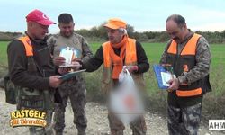 Ava, Kucak Dolusu Kitapla Gidiyor