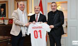 Vali Köşger’den Türk Futboluna Destek Mesajı