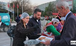 Ceyhan Belediyesi Cumhuriyet Meydanı’nda Binlerce Vatandaşı İftarda Buluşturdu