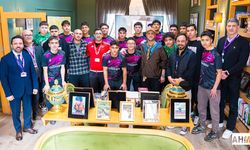 Dr. Gökhan Gündoğdu Şampiyonları Kabul Etti