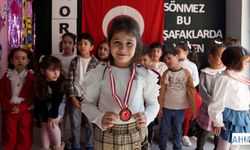 Çukurova’da Minikler İstiklal Marşı’nın Kabulünü Andı