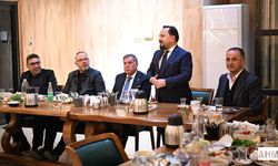 Sarıçam Belediye Başkanı Bilal Uludağ, Eski Belediye Başkanlarıyla İftar Sofrasında Buluştu