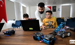 Çukurova'da Çocuklar ve Gençler Teknolojiyle Buluşuyor