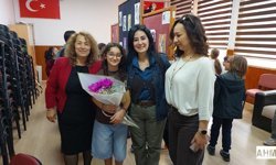 On bir yaşında 2. Kişisel Resim Sergisini Açtı