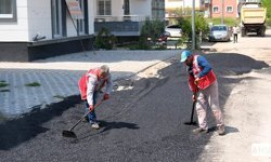 Ceyhan Belediyesi’nden Yol ve Kaldırımlarda Yoğun Mesai