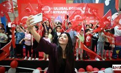 Çukurova'da 23 Nisan Coşkusu Renkli Görüntülere Sahne oldu