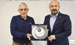 Halil Nacar’dan Vural’a Plaket