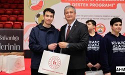 Spor Malzemeleri Öğrencilere Dağıtıldı